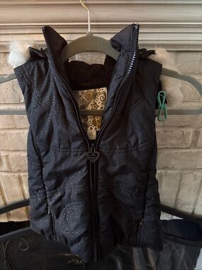 The Children's Place Black Quilted Puffer Vest with hood with Faux Fur Trim